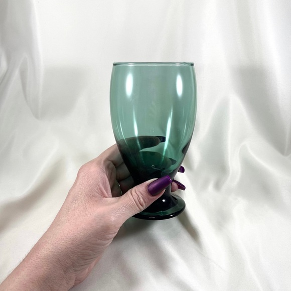 Set of 2 Vintage emerald green water goblets.Vintage emerald green water glasses - Picture 5 of 5